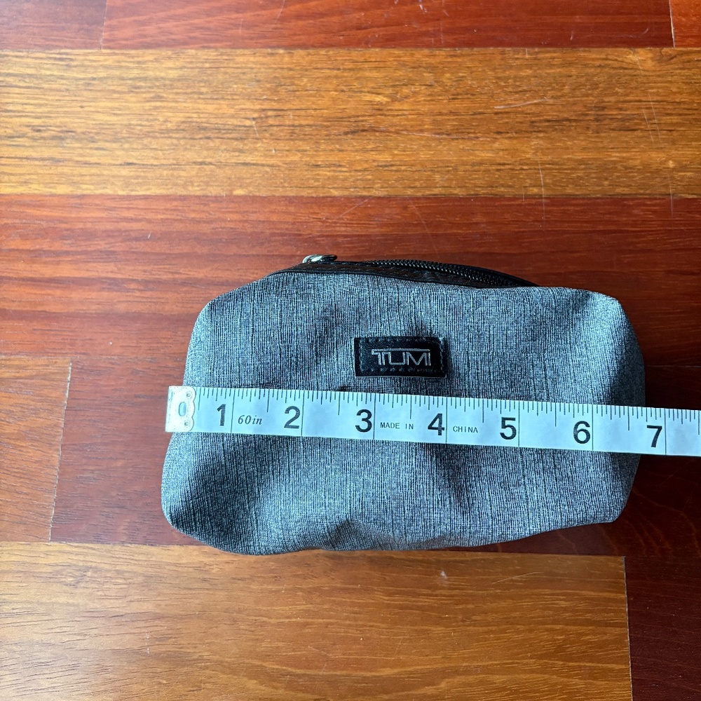 2 Tumi for Delta Airlines Amenity Travel Kits - Unisex - Picture 11 of 13